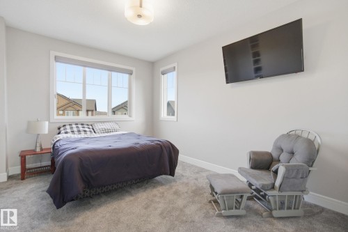 1333 Graydon Hill Way, Edmonton, AB - Indoor Photo Showing Bedroom