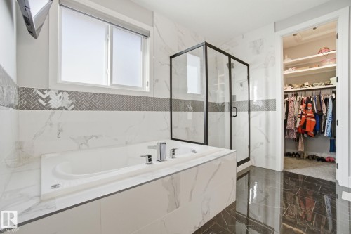 1333 Graydon Hill Way, Edmonton, AB - Indoor Photo Showing Bathroom