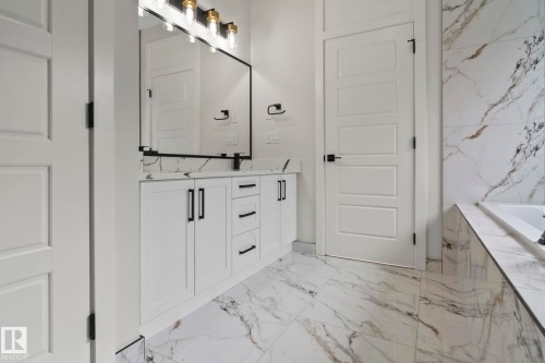 17115 3 Street, Edmonton, AB - Indoor Photo Showing Bathroom