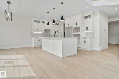 17115 3 Street, Edmonton, AB - Indoor Photo Showing Kitchen With Upgraded Kitchen