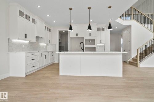 17115 3 Street, Edmonton, AB - Indoor Photo Showing Kitchen With Upgraded Kitchen