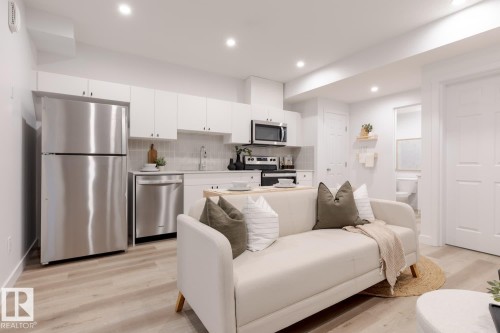 3245 Dixon Way, Edmonton, AB - Indoor Photo Showing Kitchen