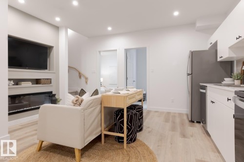 3245 Dixon Way, Edmonton, AB - Indoor