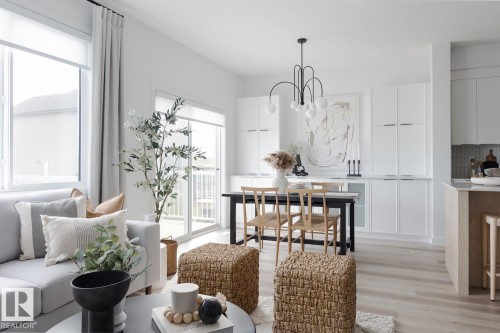 3245 Dixon Way, Edmonton, AB - Indoor