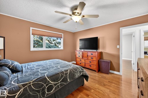 743 Lee Ridge Road Nw, Edmonton, AB - Indoor Photo Showing Bedroom