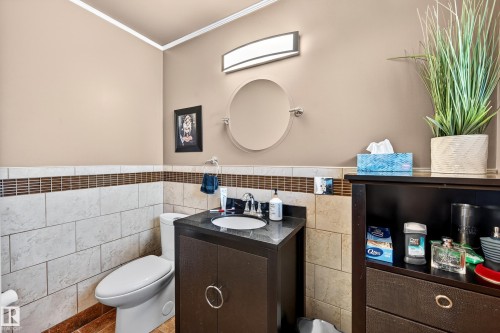 743 Lee Ridge Road Nw, Edmonton, AB - Indoor Photo Showing Bathroom