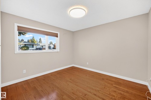 743 Lee Ridge Road Nw, Edmonton, AB - Indoor Photo Showing Other Room