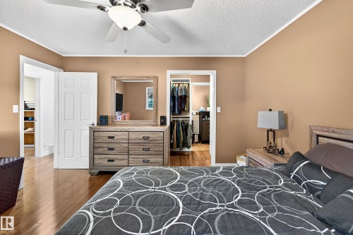 743 Lee Ridge Road Nw, Edmonton, AB - Indoor Photo Showing Bedroom