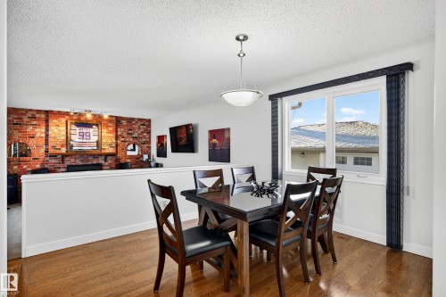 743 Lee Ridge Road Nw, Edmonton, AB - Indoor Photo Showing Dining Room