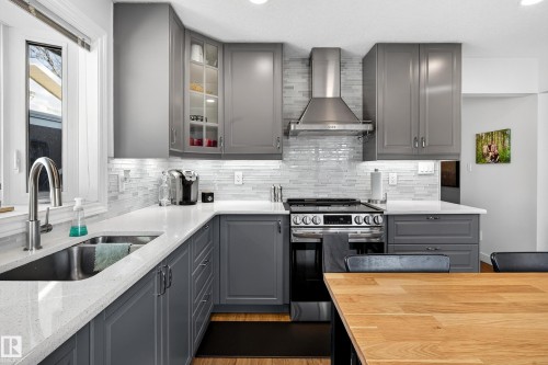 743 Lee Ridge Road Nw, Edmonton, AB - Indoor Photo Showing Kitchen With Upgraded Kitchen