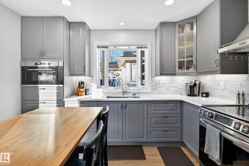 743 Lee Ridge Road Nw, Edmonton, AB - Indoor Photo Showing Kitchen With Upgraded Kitchen
