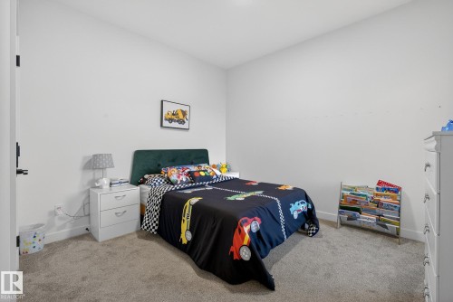 1075 Goldfinch Way, Edmonton, AB - Indoor Photo Showing Bedroom