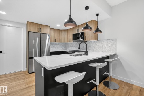 1075 Goldfinch Way, Edmonton, AB - Indoor Photo Showing Kitchen With Double Sink With Upgraded Kitchen