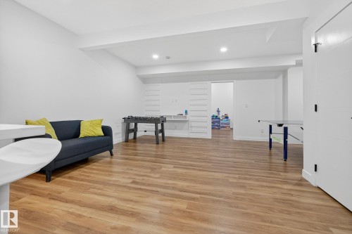 1075 Goldfinch Way, Edmonton, AB - Indoor