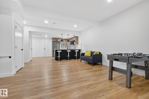 1075 Goldfinch Way, Edmonton, AB - Indoor