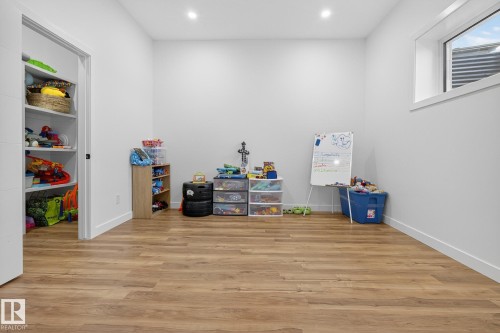 1075 Goldfinch Way, Edmonton, AB - Indoor Photo Showing Other Room