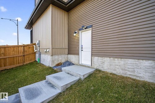 1075 Goldfinch Way, Edmonton, AB - Outdoor With Exterior