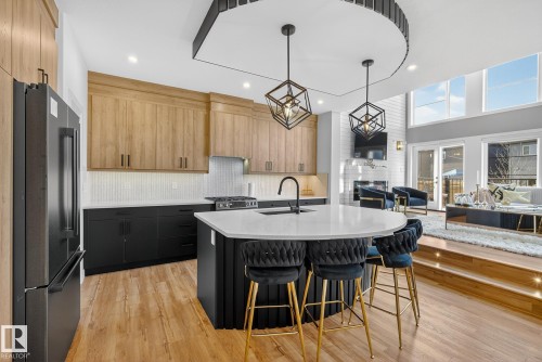 1075 Goldfinch Way, Edmonton, AB - Indoor