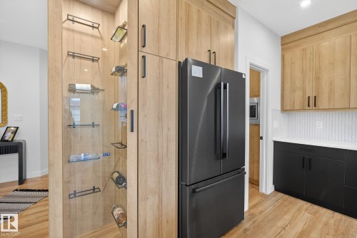 1075 Goldfinch Way, Edmonton, AB - Indoor Photo Showing Bathroom