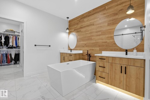 1075 Goldfinch Way, Edmonton, AB - Indoor