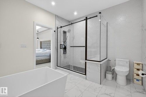 1075 Goldfinch Way, Edmonton, AB - Indoor Photo Showing Bathroom