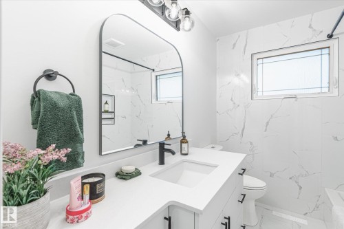 14207 71 Street, Edmonton, AB - Indoor Photo Showing Bathroom