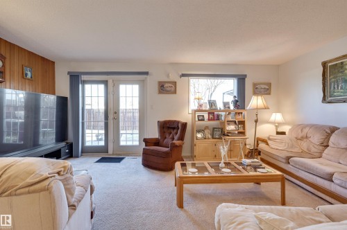 1064 Millbourne Road E, Edmonton, AB - Indoor Photo Showing Living Room