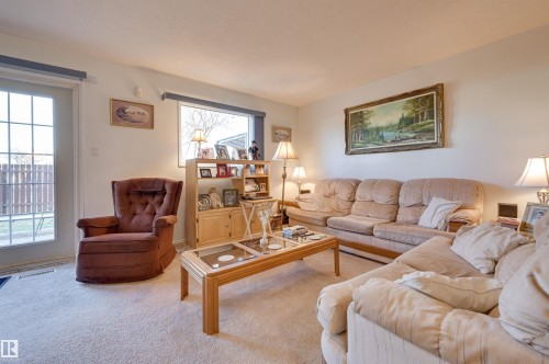 1064 Millbourne Road E, Edmonton, AB - Indoor Photo Showing Living Room