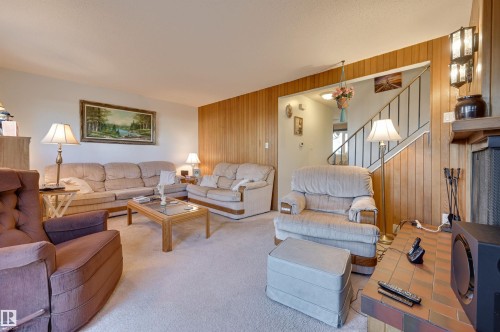 1064 Millbourne Road E, Edmonton, AB - Indoor Photo Showing Living Room