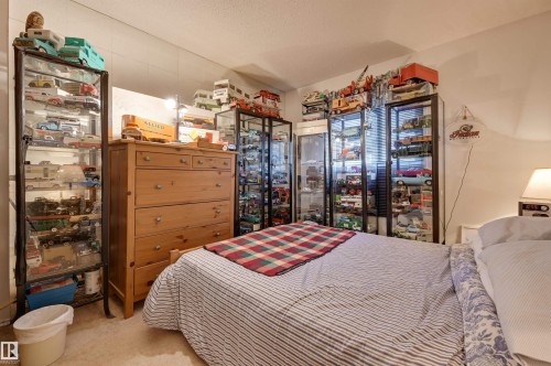 1064 Millbourne Road E, Edmonton, AB - Indoor Photo Showing Bedroom