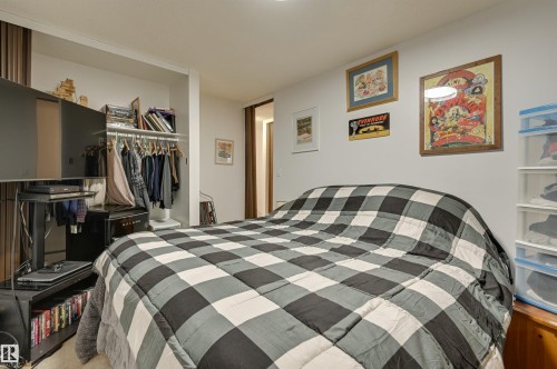 1064 Millbourne Road E, Edmonton, AB - Indoor Photo Showing Bedroom
