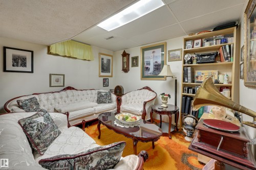 1064 Millbourne Road E, Edmonton, AB - Indoor Photo Showing Living Room