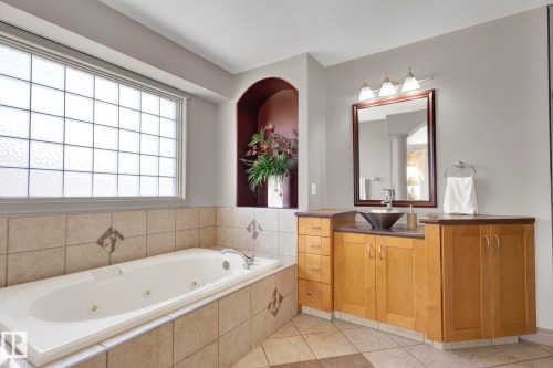 7445 162 Avenue, Edmonton, AB - Indoor Photo Showing Bathroom