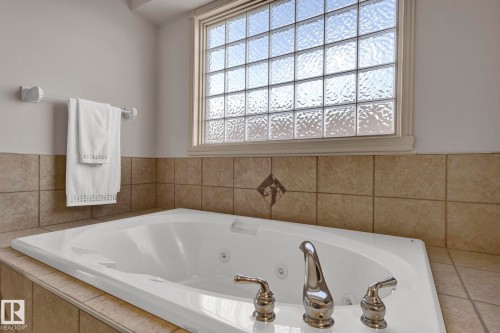 7445 162 Avenue, Edmonton, AB - Indoor Photo Showing Bathroom