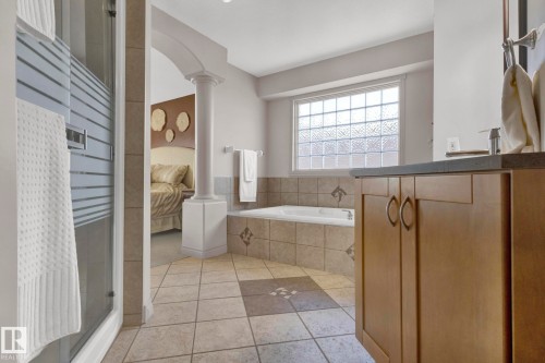 7445 162 Avenue, Edmonton, AB - Indoor Photo Showing Bathroom