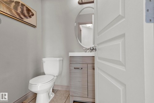 7445 162 Avenue, Edmonton, AB - Indoor Photo Showing Bathroom