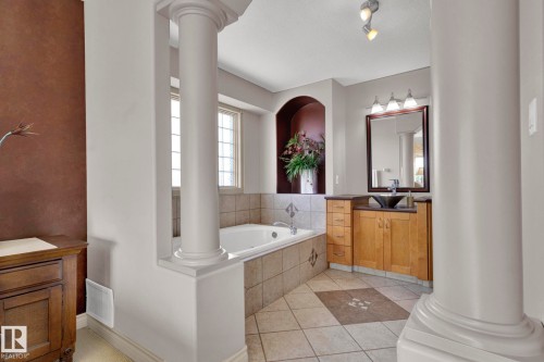 7445 162 Avenue, Edmonton, AB - Indoor Photo Showing Bathroom