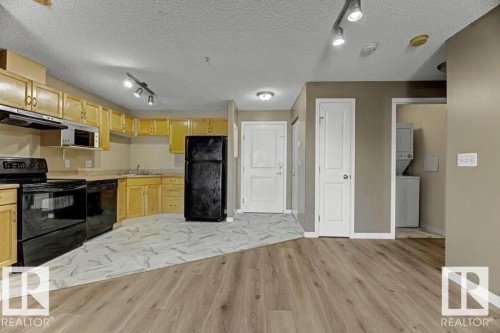 211 245 Edwards Dr Sw, Edmonton, AB - Indoor Photo Showing Kitchen