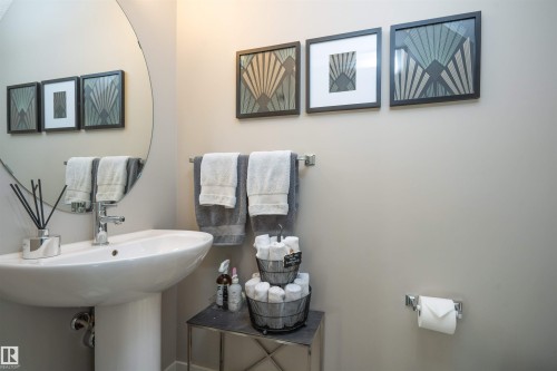 27 4470 Prowse Road, Edmonton, AB - Indoor Photo Showing Bathroom