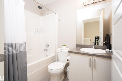 27 4470 Prowse Road, Edmonton, AB - Indoor Photo Showing Bathroom
