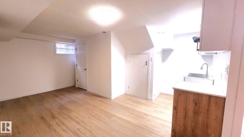 11516 133A Avenue, Edmonton, AB - Indoor