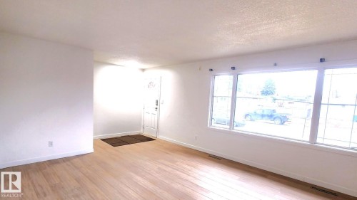 11516 133A Avenue, Edmonton, AB - Indoor Photo Showing Other Room
