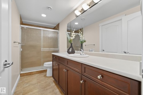 10309 Villa Avenue, Edmonton, AB - Indoor Photo Showing Bathroom