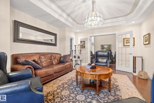 10309 Villa Avenue, Edmonton, AB - Indoor Photo Showing Living Room