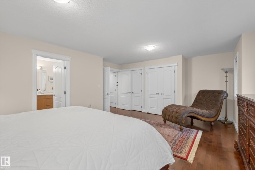 10309 Villa Avenue, Edmonton, AB - Indoor Photo Showing Bedroom