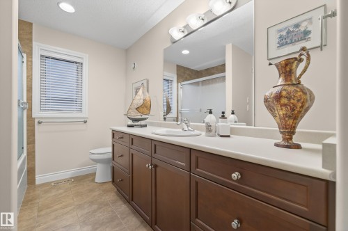 10309 Villa Avenue, Edmonton, AB - Indoor Photo Showing Bathroom
