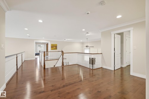 10309 Villa Avenue, Edmonton, AB - Indoor Photo Showing Other Room