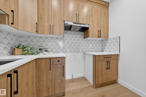 212 Crystal Creek Drive, Leduc, AB - Indoor Photo Showing Kitchen