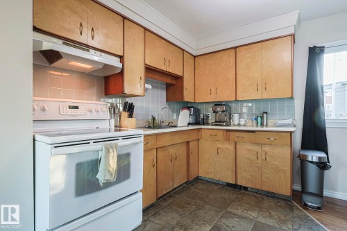 16025 100A Avenue, Edmonton, AB - Indoor Photo Showing Kitchen