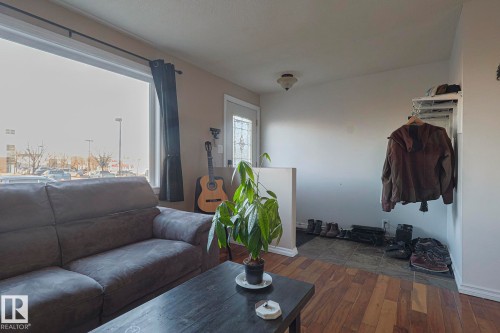 16025 100A Avenue, Edmonton, AB - Indoor Photo Showing Living Room